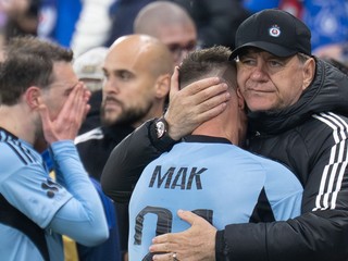 Guram Kašia, Róbert Mak a tréner Slovana Vladimír Weiss st. po záverečnom zápase 10. kola nadstavbovej časti Niké ligy - skupina o titul ŠK Slovan Bratislava - MFK Zemplín Michalovce.