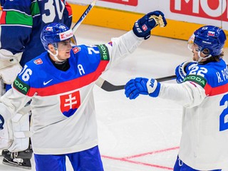Na snímke vpravo hráč Kristán Pospíšil (Slovensko) sa teší z gólu so spoluhráčom Martinom Pospíšilom v zápase základnej B-skupiny Taliansko - Slovensko.