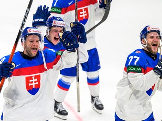 Sprava Martin Faško-Rudáš, Luka Radivojevič a Mislav Rosandič sa tešia z výhry nad Dánskom.