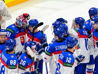 Slovenskí hráči sa tešia z výhry po zápase základnej B-skupiny Dánsko - Slovensko.