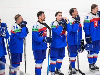 Zľava Kristián Pospíšil, Martin Pospíšil a Marek Hrivík po zápase proti Kanade.