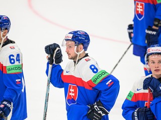Slovenskí hokejisti po prehre s Kanadou na MS 2026.