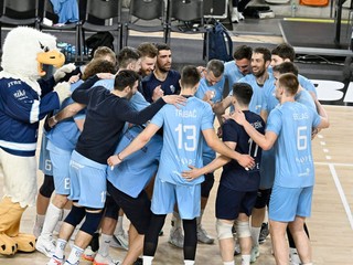 Hráči Slovana sa tešia z výhry 3:1 na sety v treťom finálovom stretnutí play off Niké extraligy vo volejbale mužov VK Slovan Bratislava - RIEKER UJS Komárno.
