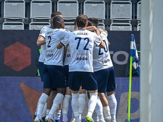 Futbalisti 1.FC Slovácko oslavujú gól.