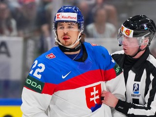 Kristián Pospíšil s krvavým šrámom v zápase proti Česku na MS v hokeji 2026.