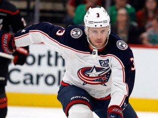 Charlie Coyle v drese tímu Columbus Blue Jackets.
