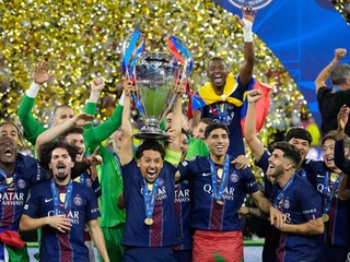 Futbalisti PSG oslavujú titul v Lige majstrov v sezóne 2025/2026.
