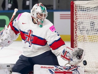 Brankár Veľkej Británie Ben Bowns v zápase s Nemeckom na MS v hokeji 2026.
