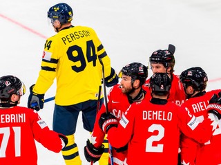 Kanada oslavuje gól v zápase proti Švédsku na MS v hokeji 2026. 