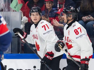 Macklin Celebrini a Sidney Crosby.