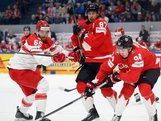 Fotka zo zápasu Kanada - Dánsko na MS v hokeji 2026.