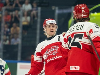 Dánsko oslavuje gól v zápase Dánsko - Taliansko na MS v hokeji 2026.