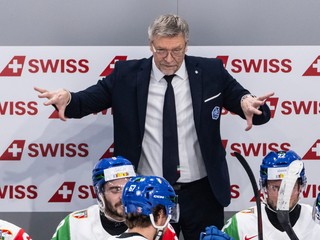 Jukka Jalonen na striedačke Talianska počas MS v hokeji 2026.