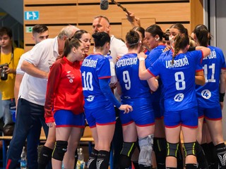 Na snímke slovenký tím počas prípravného zápasu v hádzanej žien Slovensko - Turecko v Dunajskej Strede.