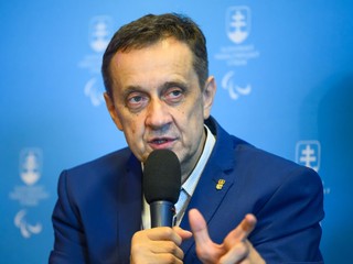 Predseda Slovenského paralympijského výboru Ján Riapoš počas tlačovej konferencie.