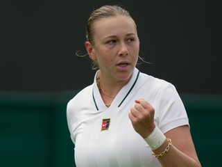 Amanda Anisimovová počas prvého kola na Wimbledone 2026.