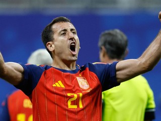 Španielsky hráč Mikel Oyarzabal oslavuje.