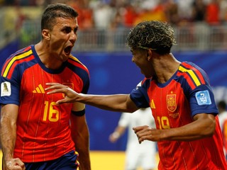 Rodri a Lamine Yamal oslavujú gól