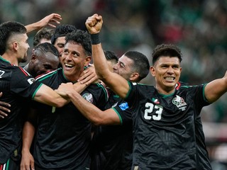 Futbalisti Mexika oslavujú gól proti Kórejskej republike na MS 2026.