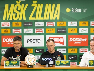 Na snímke zľava hlavný tréner MŠK Žilina Pavol Staňo, hráč MŠK Žilina Miroslav Káčer a športový manažér MŠK Žilina Karol Belaník.