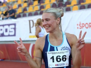 Viktória Forster.