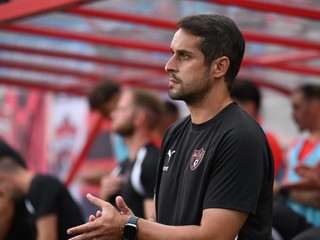 Na snímke tréner Trnavy Antonio Muňoz počas prvého zápasu 2. predkola Konferenčnej ligy FC Spartak Trnava - CSKA 1948 Sofia.