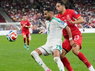 Riyad Mahrez (7) v drese Alžírska proti Švajčiarsku na MS 2026.