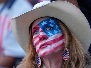 Americká fanúšička  po prehre v osemfinálovom dueli USA - Belgicko na majstrovstvách sveta vo futbale v Seattle.