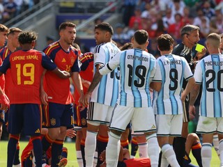Momentka z finále MS 2026 medzi Španielskom a Argentínou.