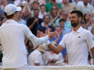 Jannik Sinner - Novak Djokovič: ONLINE prenos zo semifinále Wimbledonu 2026.