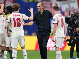 Tréner Anglicka Thomas Tuchel s hráčmi počas MS 2026.