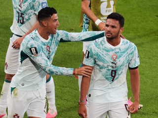 Futbalisti Portugalska oslavujú gól v šestnásťfinále MS 2026.