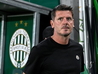 Slovenský tréner Balázs Borbély z Ferencvárosu Budapešť gestikuluje.