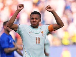 Francúz Kylian Mbappé oslavuje po tom, čo Francúzsko zdolalo Maroko vo štvrťfinálovom zápase futbalových majstrovstiev sveta.