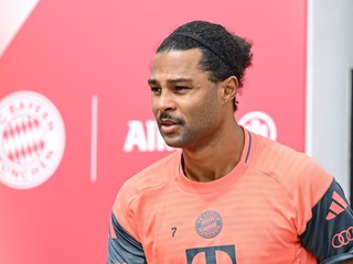Na archívnej snímke z 31. júla 2025 futbalista Bayernu Mníchov Serge Gnabry.