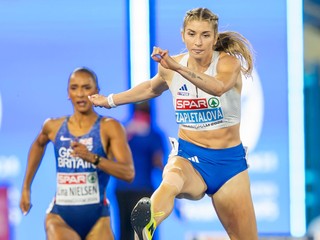 Slovenská atlétka Emma Zapletalová (vpravo).