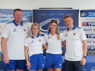 Na snímke zľava šéftréner slovenskej atletickej reprezentácie Libor Charfreitag, atléti Viktória Fosterová, Daniela Ledecká a Ján Volko.