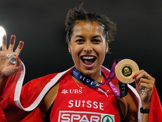 Švajčiarka Audrey Werrová oslavuje zisk zlatej medaily na ME v atletike 2026.
