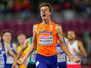 Holanďan Stefan Nillessen víťazí v behu na 1500 m na ME v atletike 2026.