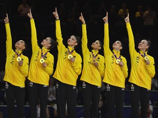 Reprezentantky Brazílie oslavujú zlatú medailu na MS v modernej gymnastike 2026.