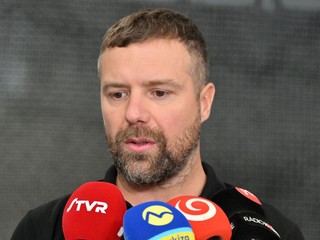 Tréner HK Dukla Michalovce Jakub Ručkay počas mediálneho brífingu hokejistov HK Dukla Michalovce k príprave na novú sezónu.