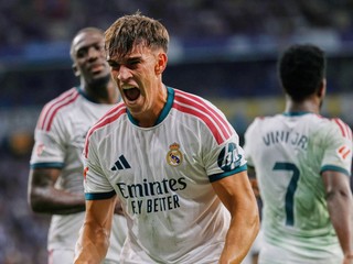 Futbalista Realu Madrid Carlos Espí sa teší z gólu v zápase proti Espanyolu. 