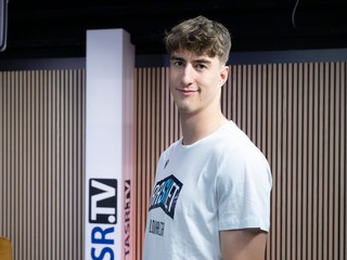 Basketbalista Sebastian Rančík pózuje.