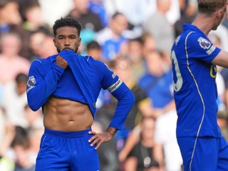 Smutný kapitán Chelsea Reece James po remíze s Hull City.