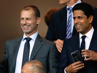 Aleksander Čeferin a Nasser Al-Khelaifi.