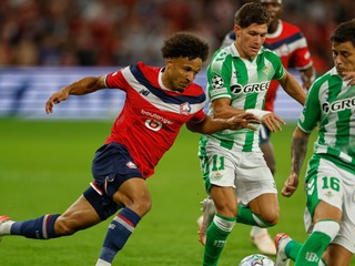 Momentka zo zápasu Betis - Lille.