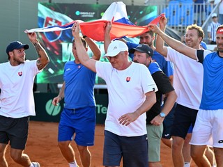 Členovia slovenského daviscupového tímu po výhre nad Gréckom