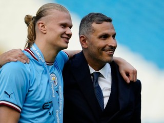 Majitel Manchestru City Khaldoon Al Mubarak aErling Haaland.