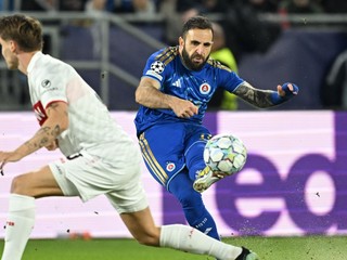 Na snímke sprava Tigran Barseghjan (Slovan) a  Ramon Hendriks (Stuttgart) počas zápasu 2. kola ligovej fázy Ligy majstrov ŠK Slovan Bratislava - VfB Stuttgart 14. októbra 2026 v Bratislave.
