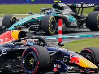 Max Verstappen a Kimi Antonelli.